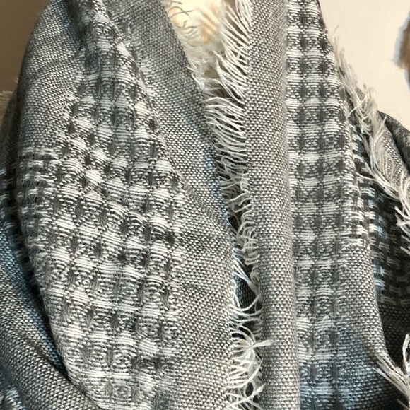 Target forever gray /white scarf - Picture 3 of 8